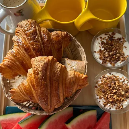 La Maison Vague Bed & Breakfast *